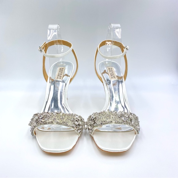 Badgley Mischka Size 10 Rider Soft White Satin‎ Jewel Dress Sandals Heels Shoes - Picture 2 of 14